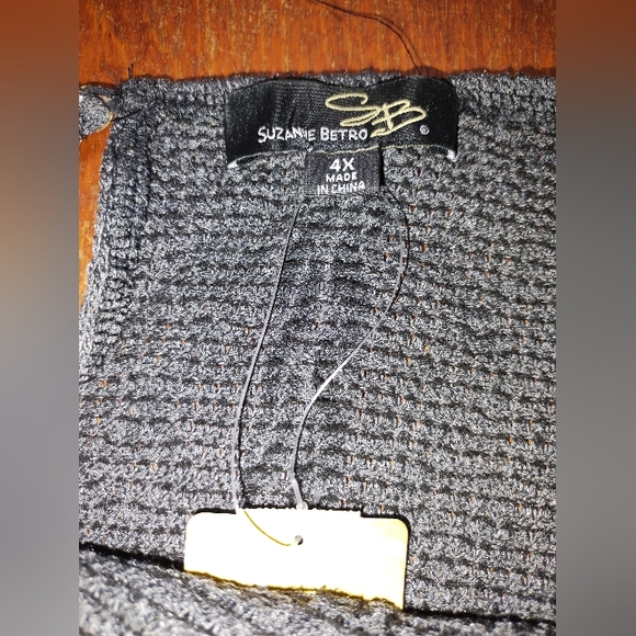 NWT Suzanne Betro Grey / Red Plaid Contrast Print Empire Waist Dress, 4X - Picture 2 of 6